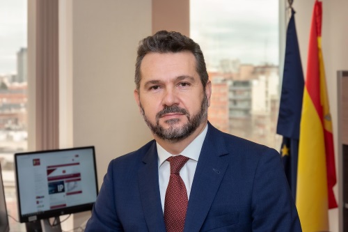 Rodrigo Buenaventura, presidente de la CNMV, primer plano en su despacho